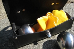 schwarze-boulkugeltasche-aus-blankleder1