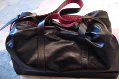 reisetasche-braun-mit-roten-paspeln-2