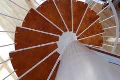 wendeltreppe-mit-lederstufen1