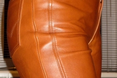 braune-rindlederhose-mit-ziernaht braune-rindlederhose-mit-ziernaht