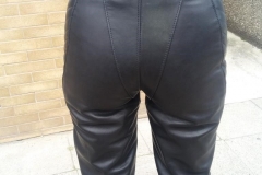motoradlederhose-mit-hueft-und-kniepolster-doppelreissverschluss-und-cargotasche-1 motoradlederhose-mit-hueft-und-kniepolster-doppelreissverschluss-und-cargotasche-1