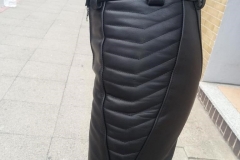 motoradlederhose-mit-hueft-und-kniepolster-doppelreissverschluss-und-cargotasche-4 motoradlederhose-mit-hueft-und-kniepolster-doppelreissverschluss-und-cargotasche-4