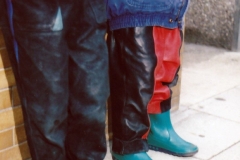 kinderlederhosen-mit-gummizug-und-hosentraegern-fuer-den-waldkindergarten-2 kinderlederhosen-mit-gummizug-und-hosentraegern-fuer-den-waldkindergarten-2