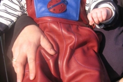 kinderlederlatzhose-rot-marienkaefer-1 kinderlederlatzhose-rot-marienkaefer-1