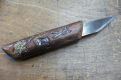 arbeitsmesser-mit-ledergriff-punziert