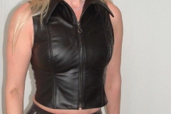lederweste-mit-hotpants