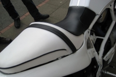 buell-sitzbank-schwarz-weiss_06 buell-sitzbank-schwarz-weiss_06