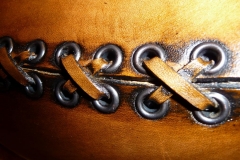 motositzbank-punziert-vegetabiles-leder_05 motositzbank-punziert-vegetabiles-leder_05