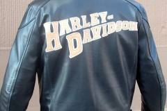 bikerjacke-mit-harley-schriftzug