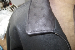 kurze-motoradlederjacke-aus-rindleder-und-straussenledereinsaetzen-un-3