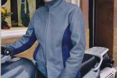 schlichte-motoradlederjacke-in-den-farben-der-bmw-1