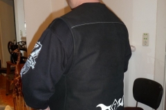 kutte-mit-einer-einlegearbeit-und-ein-zwischenstueck-fuer-die-jacke-5 kutte-mit-einer-einlegearbeit-und-ein-zwischenstueck-fuer-die-jacke-5